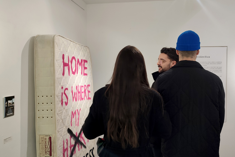 Photo from the opening of the group show exhibition CHÃO at apaixonarte gallery