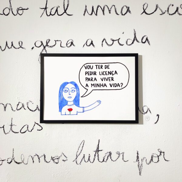 De cravo ao peito e irritada - Clara Não - Image 2